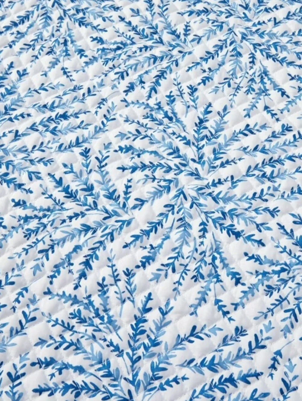 Two Queen Shams Flowing Blue Fern Design Scalloped Edges Classic Grid Quilting